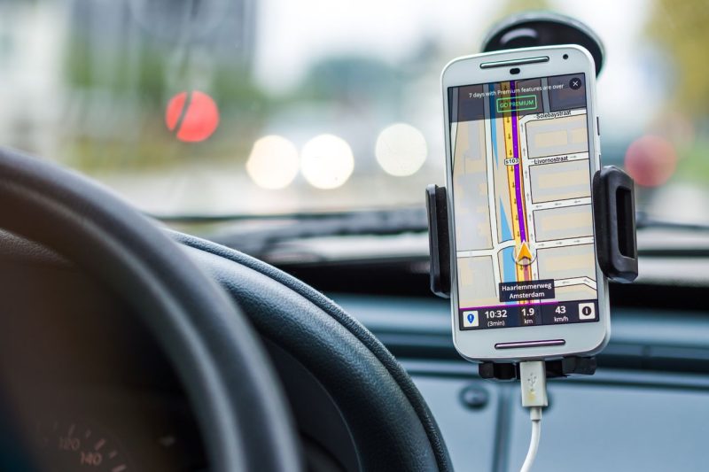 GPS 追蹤器裝在配偶車上合法嗎？妨害秘密罪和跟騷法的雙重風險