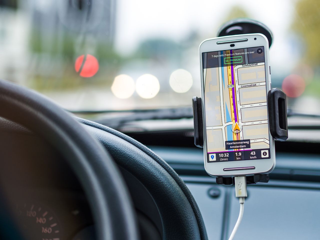 GPS 追蹤器裝在配偶車上合法嗎？妨害秘密罪和跟騷法的雙重風險